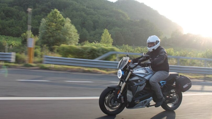 Futuro green, l'obiettivo dell'UE: colonnine su tutte le strade entro il 2030