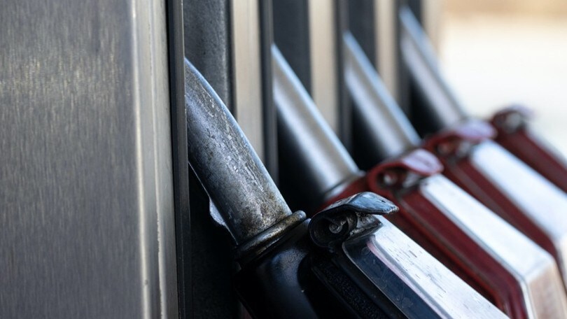 Caro carburanti: “Rallentamento del trend degli aumenti”. È davvero così?