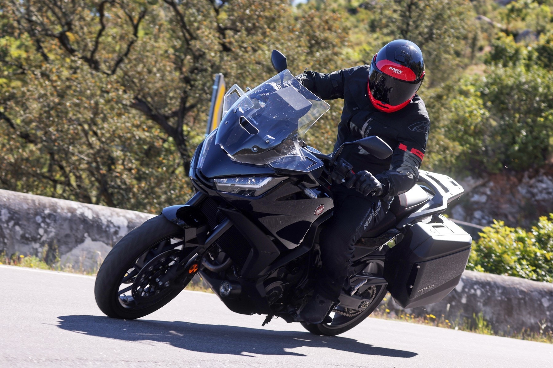 Con le Honda 1100 in Portogallo: le foto del test