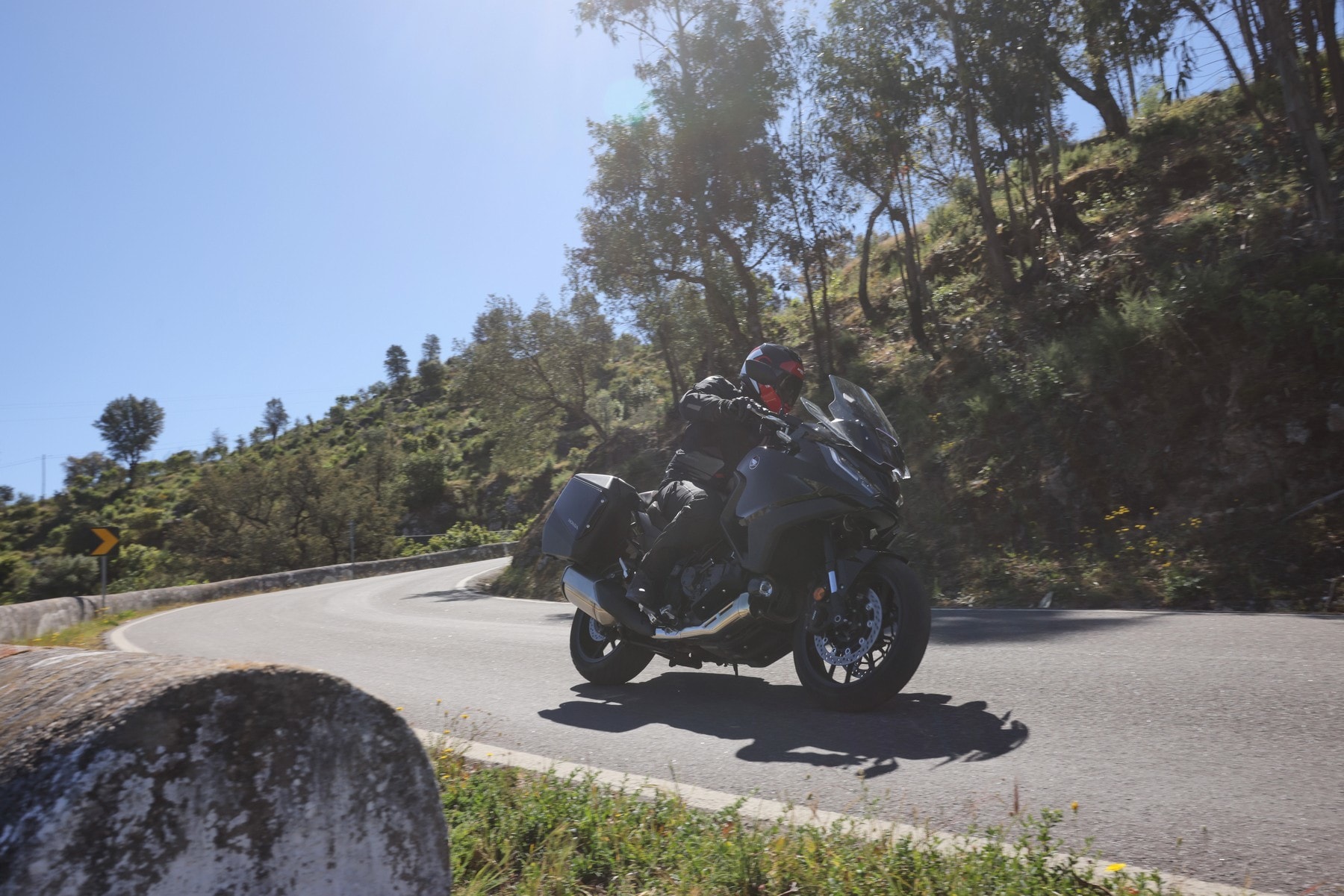 Con le Honda 1100 in Portogallo: le foto del test