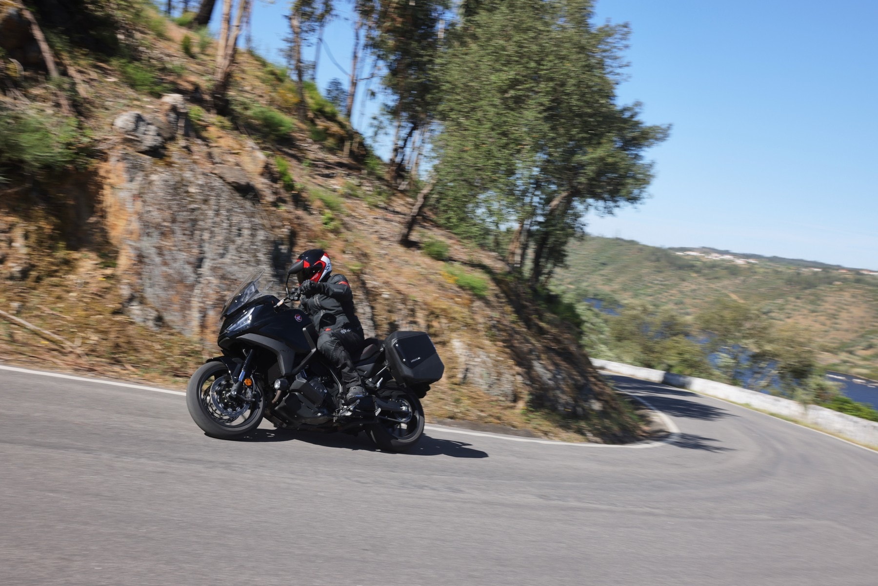 Con le Honda 1100 in Portogallo: le foto del test