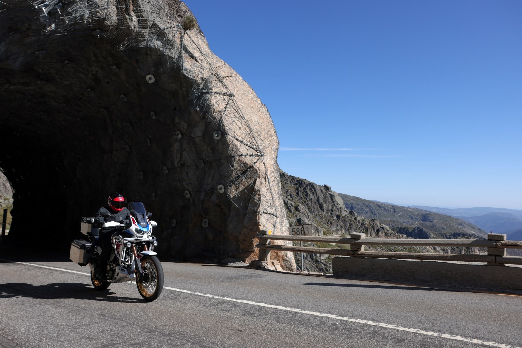 Con le Honda 1100 in Portogallo: le foto del test