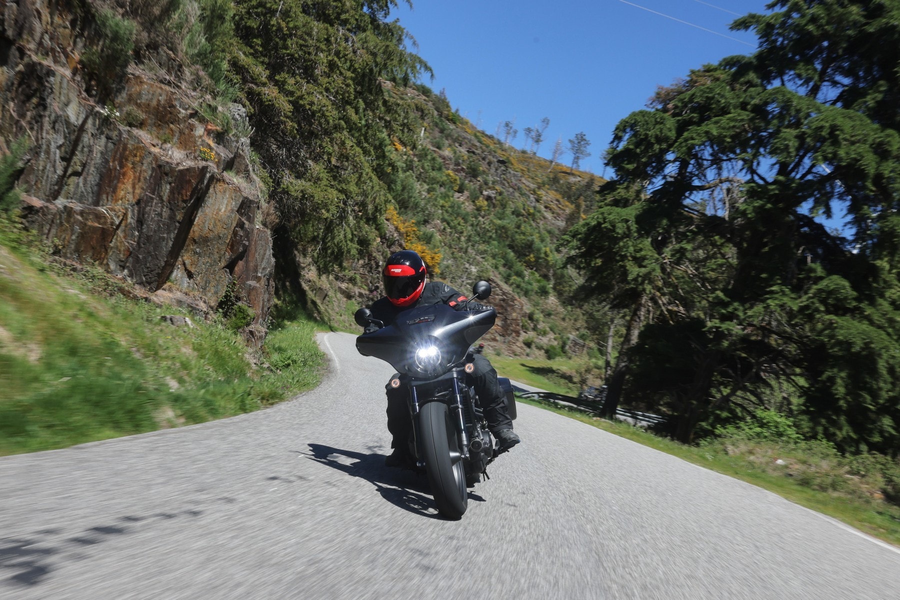 Con le Honda 1100 in Portogallo: le foto del test