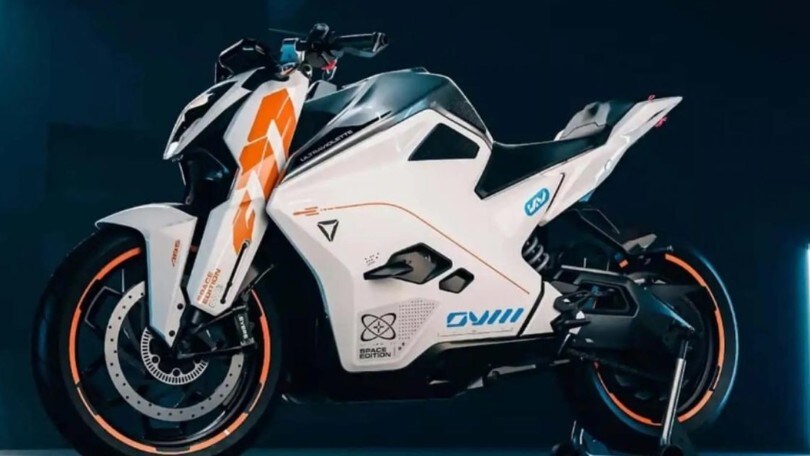 Ultraviolette sulla Luna con la F77: la Space Edition omaggia Chandrayaan-3