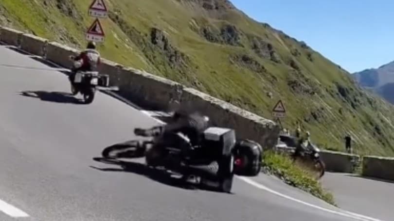 Motociclisti che cadono allo Stelvio: quanto è difficile percorrerlo?