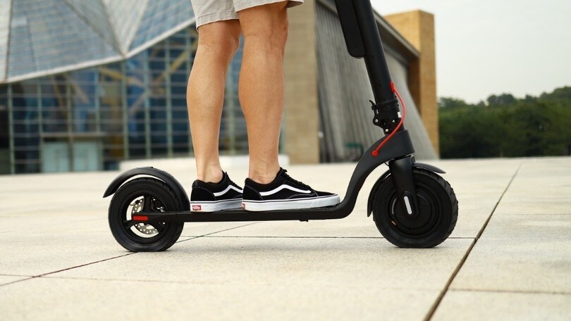 Monopattini a Roma, arriva la stretta sul noleggio: basterà?