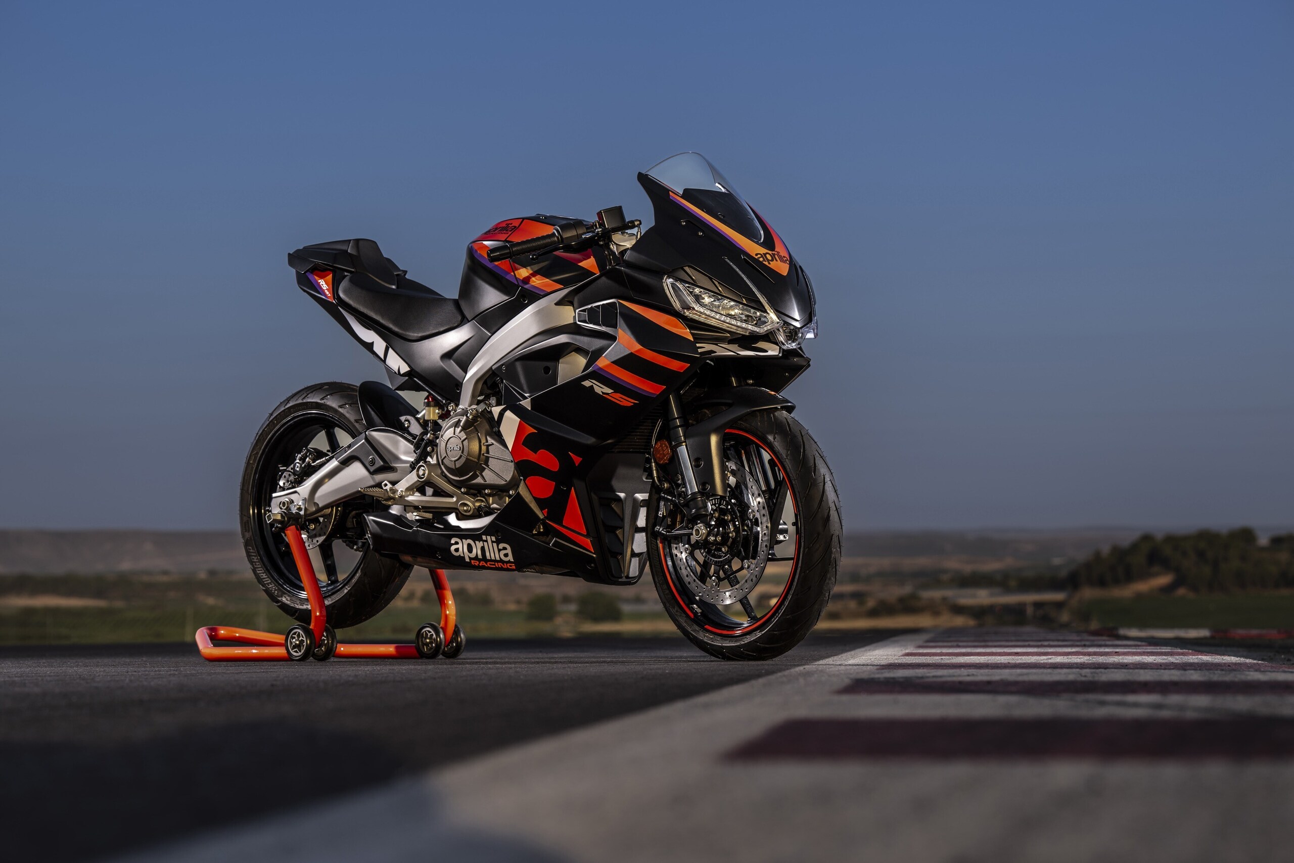 Aprilia RS 457: il video della nuova piccola sportiva