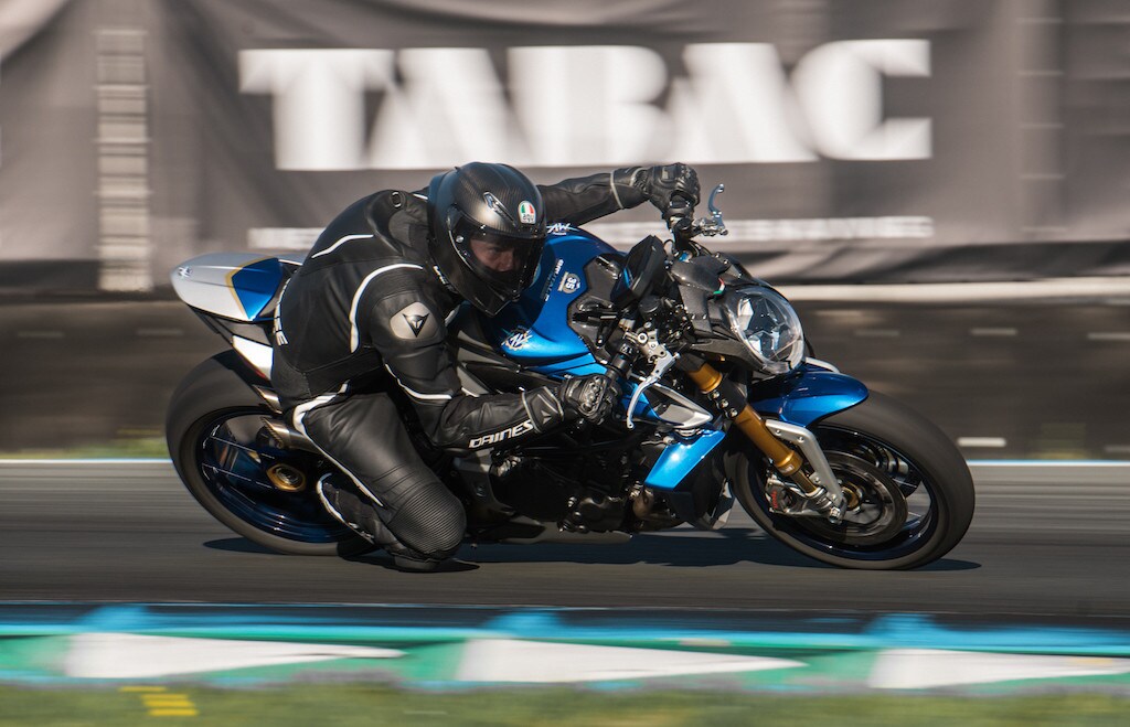 Brutale 1000 RR Assen: omaggio alle vittorie nel TT Circuit olandese