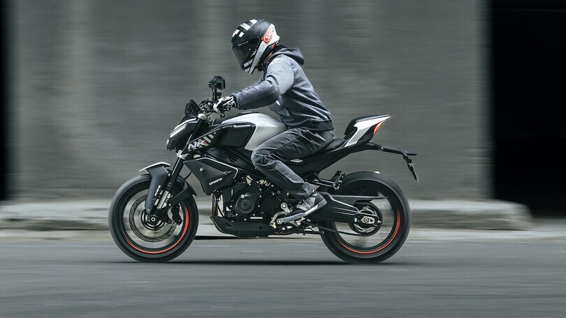 CFMoto 450NK LE FOTO