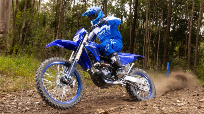 Yamaha WR450F 2024, l’enduro si fa più potente e leggera