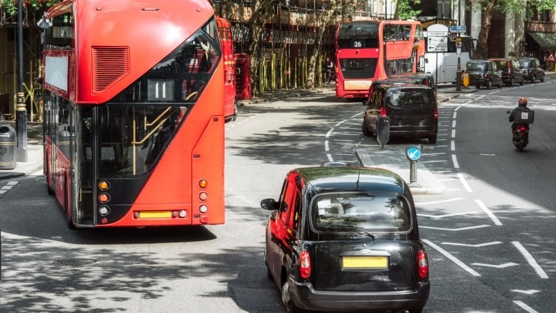 Regno Unito, il divieto dei Veicoli a benzina e Diesel slitta al 2035