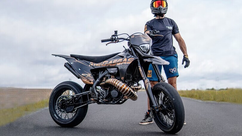 Megasgas EC 700: mai vista una supermotard più "ignorante"