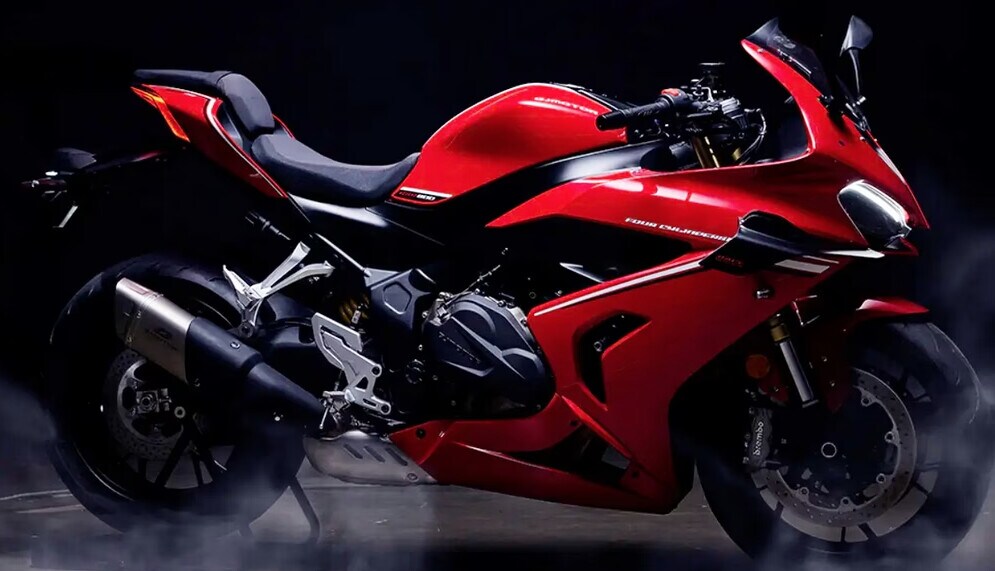 QJMotor 800 RR, nuova sportiva ad un prezzo molto competitivo