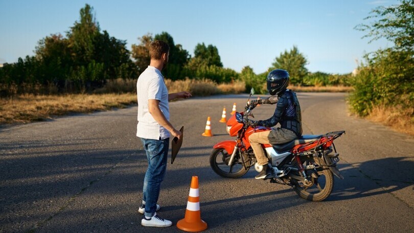 Limiti di velocità e patente: cosa potrebbe cambiare per i motociclisti?