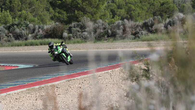 Kawasaki Ninja ZX-4RR, le foto della prova