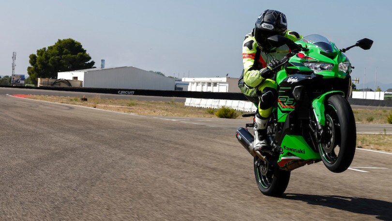 Prova Kawasaki ZX-4RR: urla di piacere VIDEO