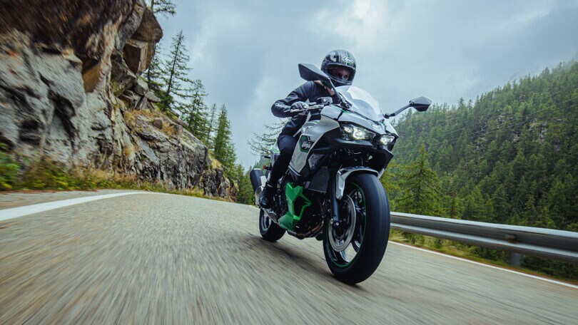 Kawasaki Ninja 7 Hybrid: e se fosse la moto della svolta?