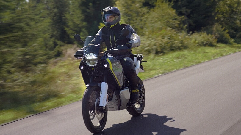 Husqvarna Norden 901, il 2024 porta novità per l'adventure