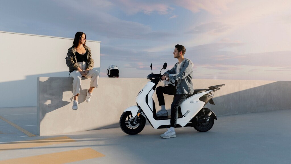 Honda, debutta in Italia l'EM1e: scooter per i più giovani