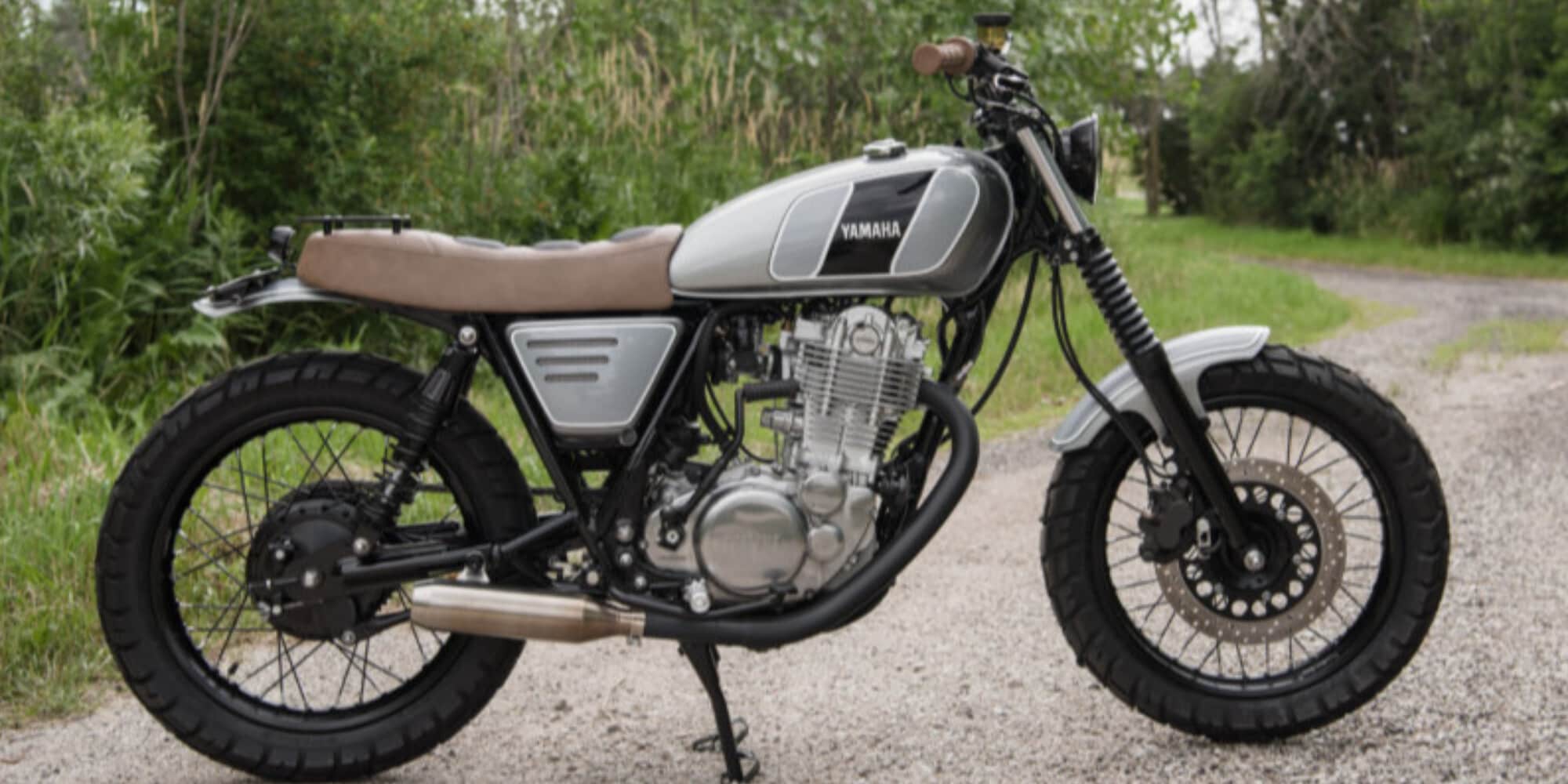 Yamaha SR400, la special di Analog esalta le sfumature del grigio