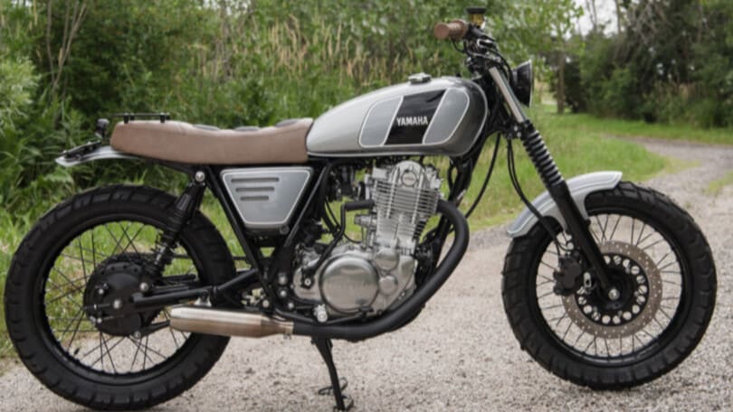 Yamaha SR400, la special di Analog esalta le sfumature del grigio