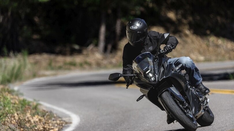 Nuova Suzuki GSX-8R: le foto