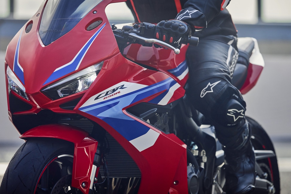 Honda aggiorna la CBR650R: cambia il design e arriva l'E-Clutch