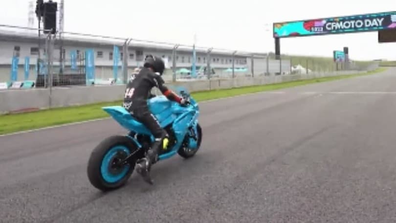 CFMoto, il 3 cilindri ultraleggero da 101 CV è pronto per la 675SR