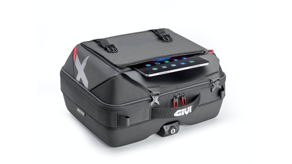 Givi amplia la sua gamma di borse morbide con la XL09