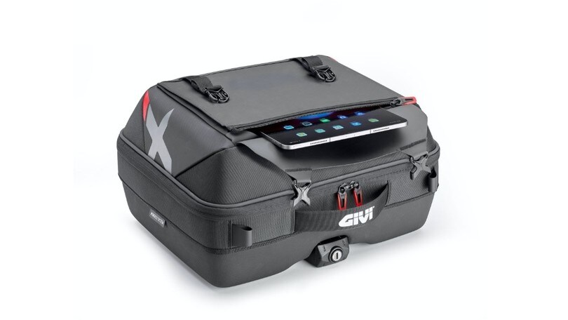 Givi amplia la sua gamma di borse morbide con la XL09