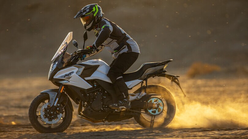 CFMoto, la novità 700MT in concessionaria: ecco il prezzo