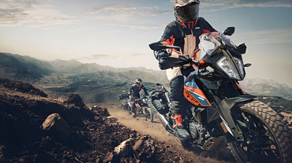 KTM, promozione "Orange Rush": maxi sconto sulla 390 Adventure