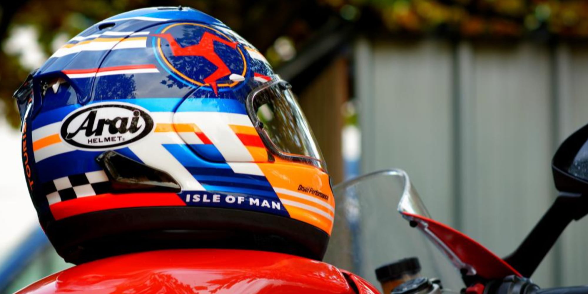 Arai, il nuovo casco che celebra il Tourist Trophy