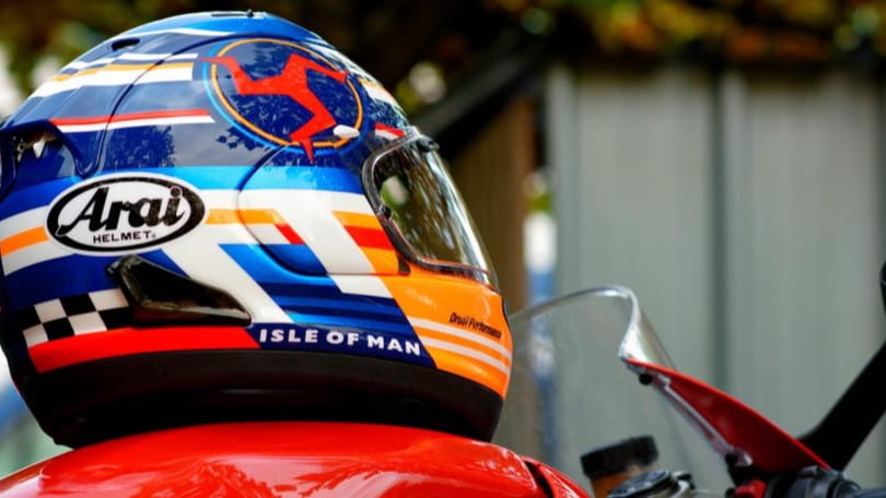 Arai, il nuovo casco che celebra il Tourist Trophy