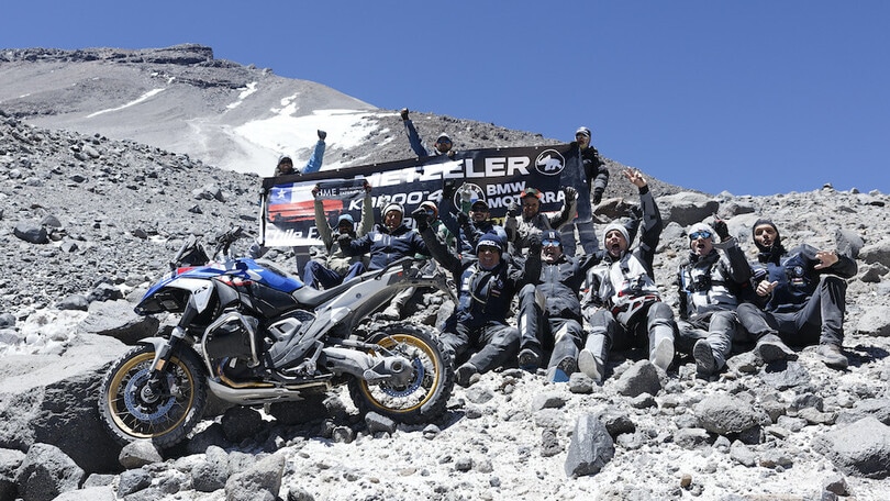Con gli pneumatici Karoo 4 e la BMW R 1300 GS sulla cima di un vulcano IL VIDEO