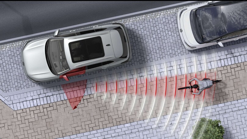Portiera dell’auto aperta? Volkswagen “protegge” ciclisti e motociclisti