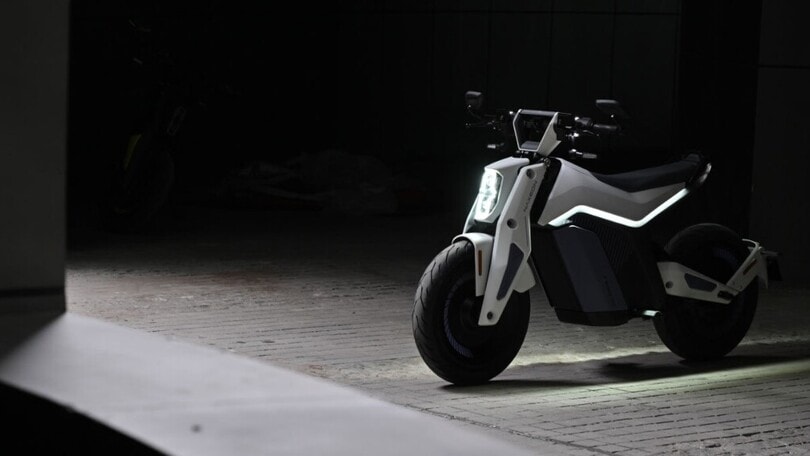 Naxeon I AM, 100% elettrica cinese FOTO