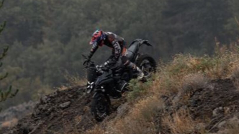 BMW, Metzeler e InMoto: insieme per sfidare il record ai confini del cielo