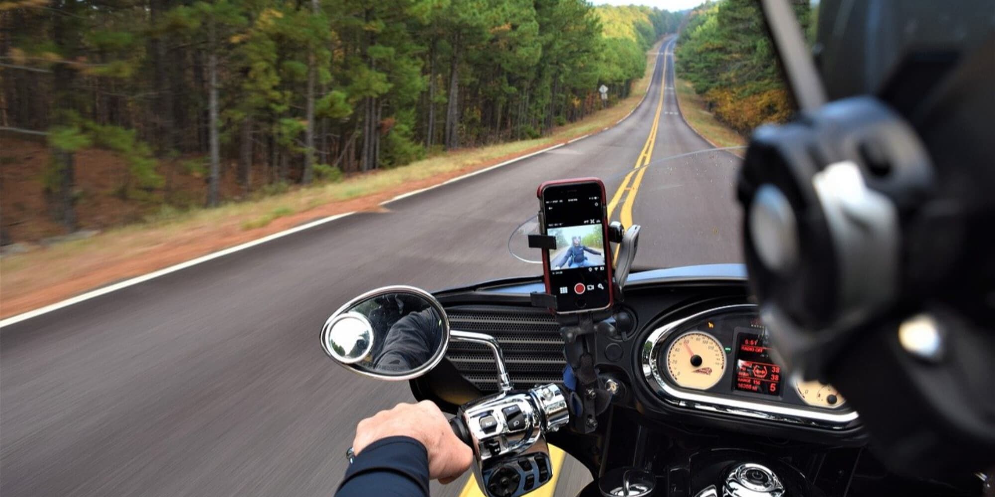 Se le strade imparano a parlare ai motociclisti
