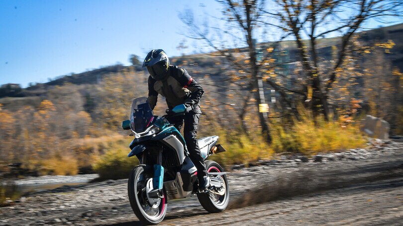 CFmoto MT-X, le foto della prova