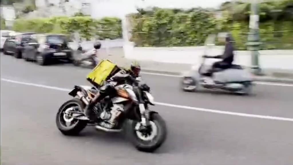 Napoli come in un film di Fast & Furios: la clandestina sfida in moto