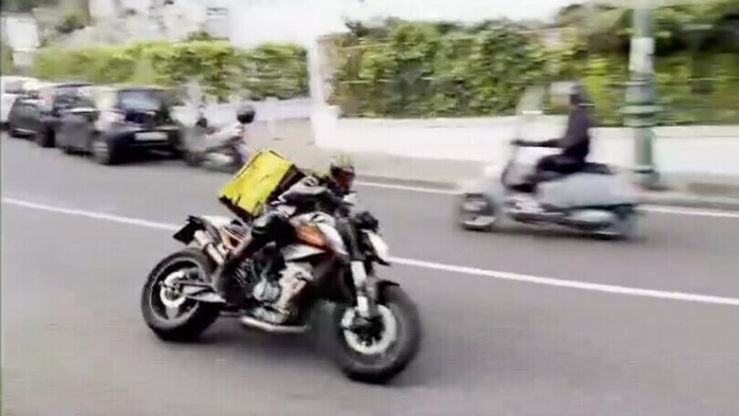 Napoli come in un film di Fast & Furios: la clandestina sfida in moto