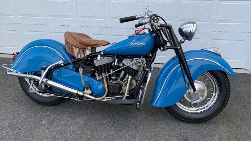 Una Indian Chief azzurra del 1947 è all'asta: ma è stranissima!