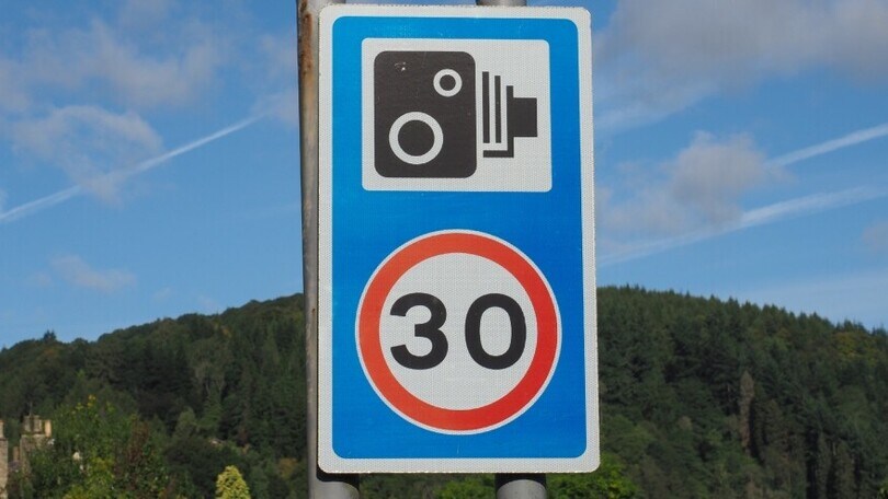 L'autovelox causa troppe multe: caccia all'uomo che l'ha distrutto