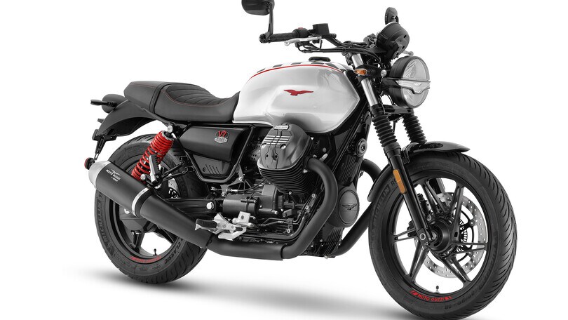 Moto Guzzi V7 Stone Ten: la versione speciale che celebra i guzzisti