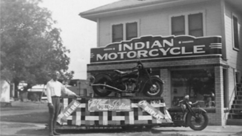 Indian Motorcycle debutta a Parigi per il Rétromobile