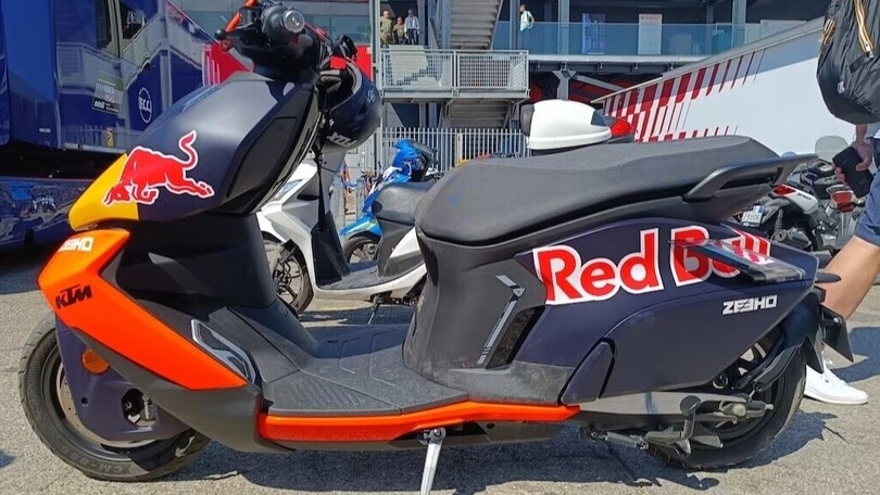 Vietati in MotoGP gli scooter a benzina per i piloti nel paddock