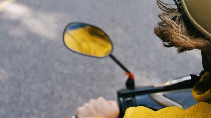 In scooter senza patente, assicurazione e revisione: maxi multa da 6mila euro