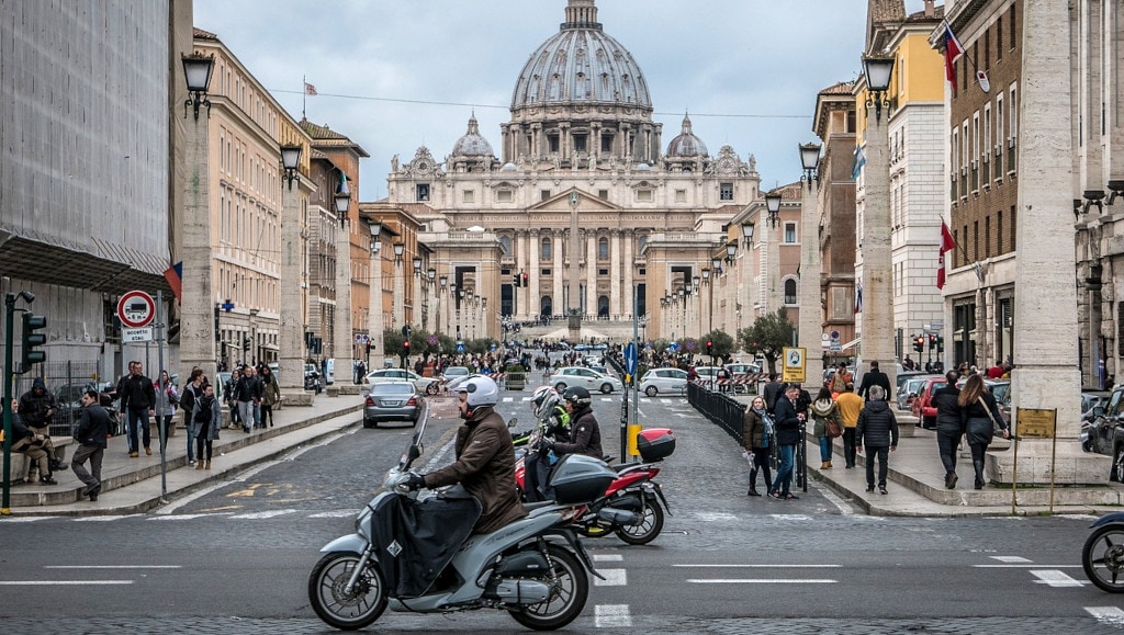 Il Focus2R fotografa città poco attente a moto e scooter