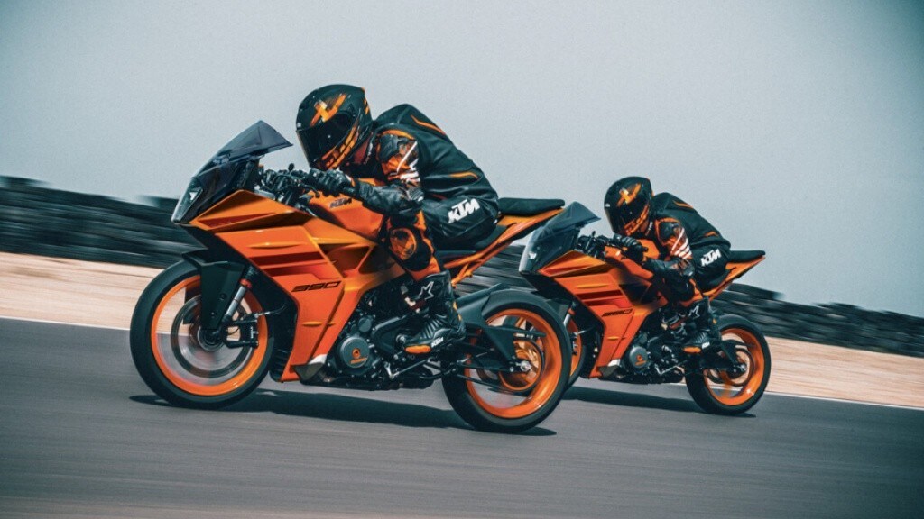 KTM: la gamma supersport RC aggiornata con nuove colorazioni